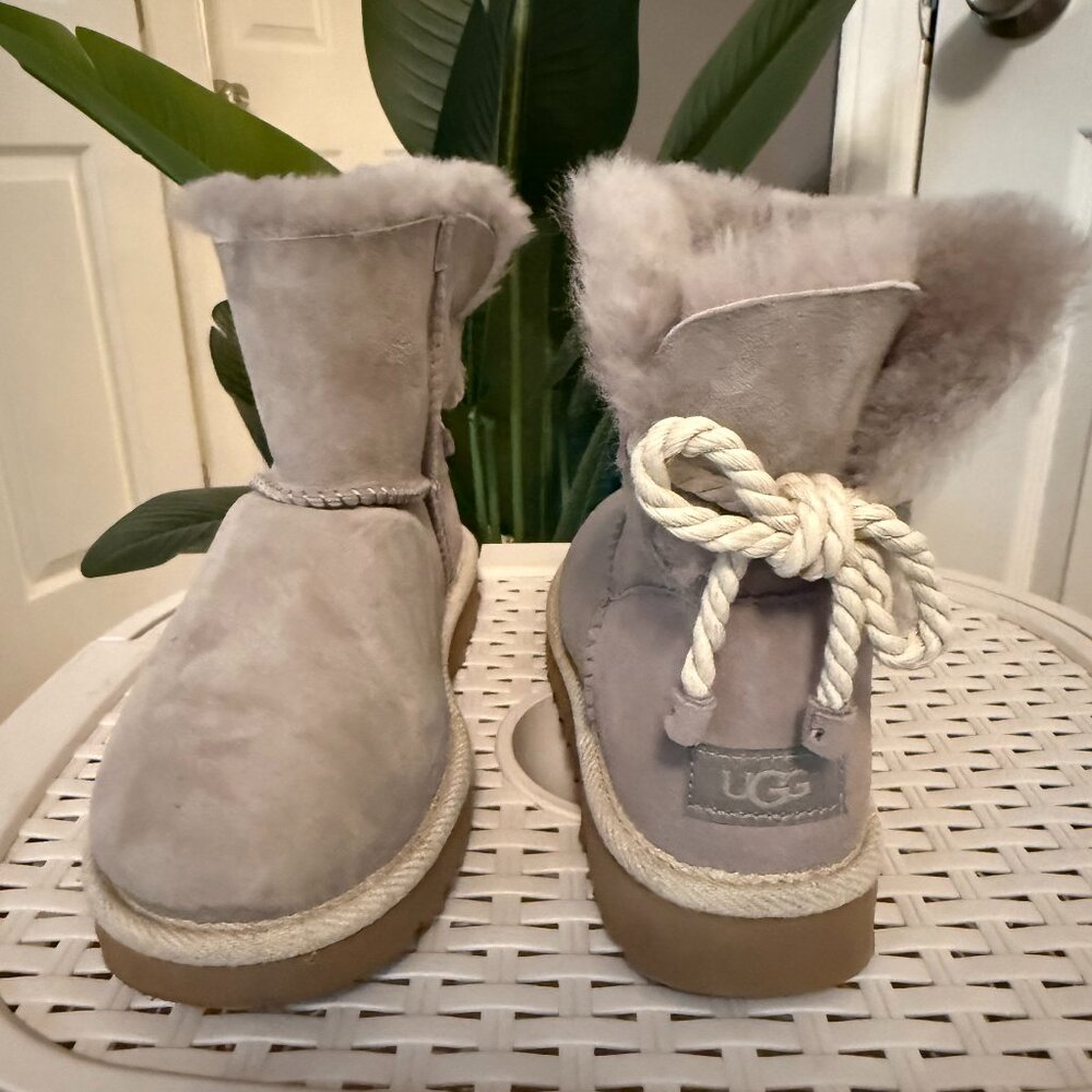 UGG Selene Rope Bailey Bow Suede Sheepskin Boots | Oyster | Size 6 | Like New